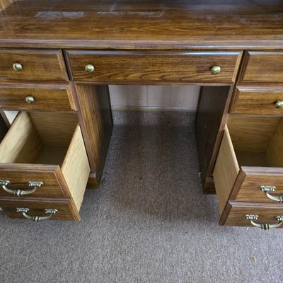Classic Oak Roll-Top Desk with Matching Swivel Chair – 9 Drawers & Cubby Storage