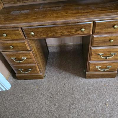 Classic Oak Roll-Top Desk with Matching Swivel Chair – 9 Drawers & Cubby Storage