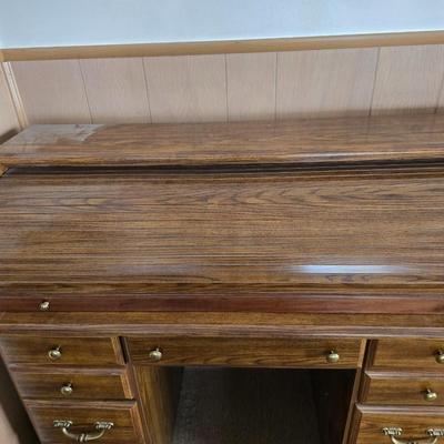 Classic Oak Roll-Top Desk with Matching Swivel Chair – 9 Drawers & Cubby Storage