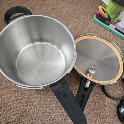 NutriBullet Pro+ Blender & Farberware NutriMaster Pressure Cooker