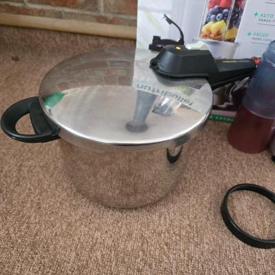 NutriBullet Pro+ Blender & Farberware NutriMaster Pressure Cooker