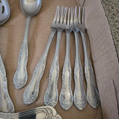Floral Scroll Pattern Flatware – Approx. 50 Pieces, 18/0 Stainless Japan