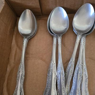 Floral Scroll Pattern Flatware – Approx. 50 Pieces, 18/0 Stainless Japan