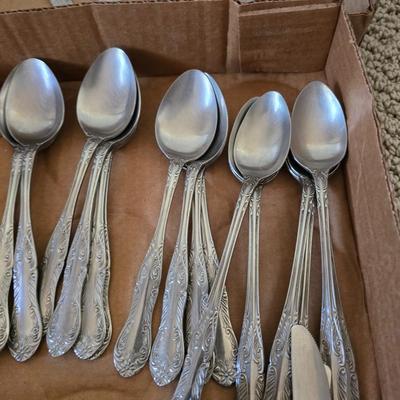 Floral Scroll Pattern Flatware – Approx. 50 Pieces, 18/0 Stainless Japan