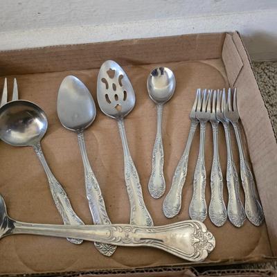 Floral Scroll Pattern Flatware – Approx. 50 Pieces, 18/0 Stainless Japan