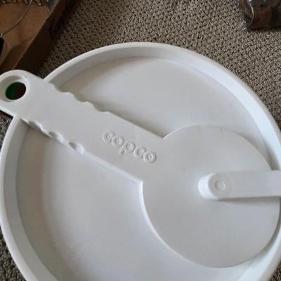 Mixed Lot of Kitchen Essentials – Bowls, Utensils, Colander & More