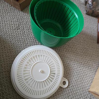 Mixed Lot of Kitchen Essentials – Bowls, Utensils, Colander & More