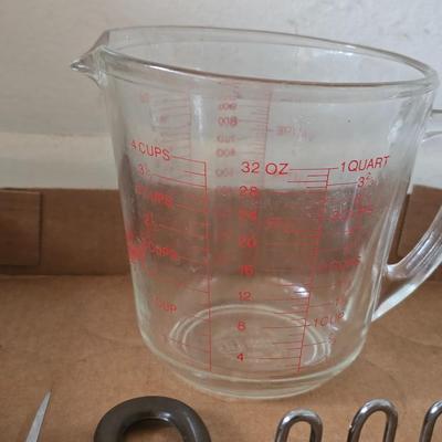 Mixed Lot of Kitchen Essentials – Bowls, Utensils, Colander & More