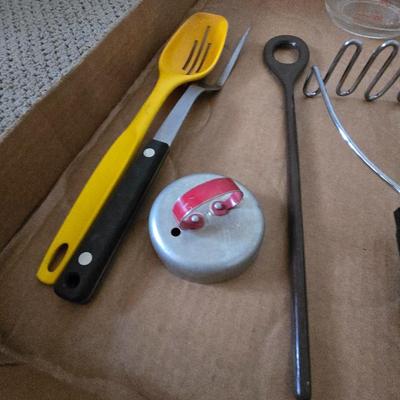Mixed Lot of Kitchen Essentials – Bowls, Utensils, Colander & More