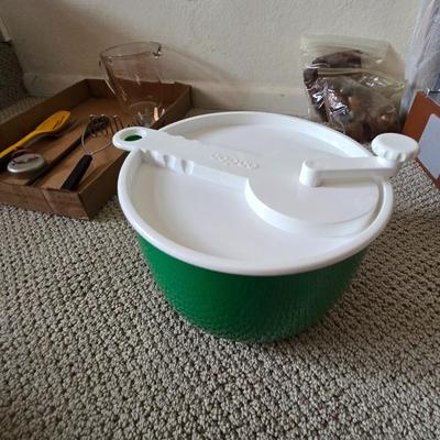 Mixed Lot of Kitchen Essentials – Bowls, Utensils, Colander & More