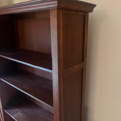 Wooden Bookcase (LR-MG)