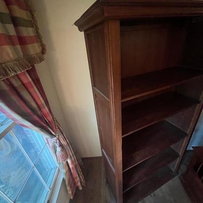 Wooden Bookcase (LR-MG)