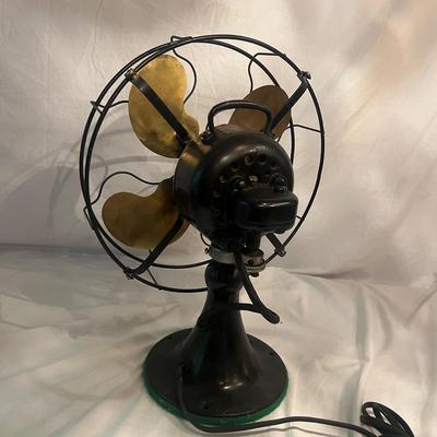 Emerson Retro Oscillating Table Fan (LR-MG)