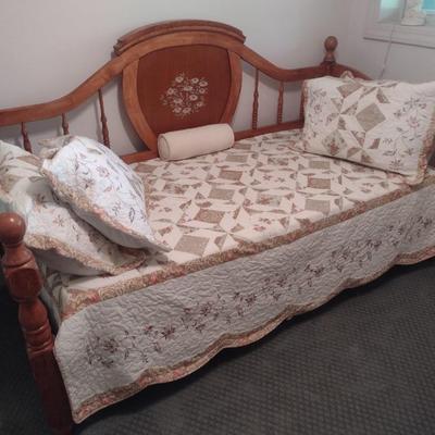 Solid Wood Frame Trundle Bed with Bedding