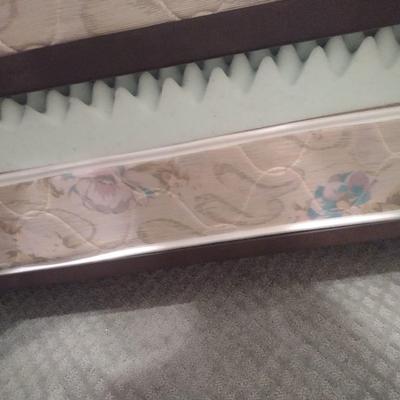 Solid Wood Frame Trundle Bed with Bedding