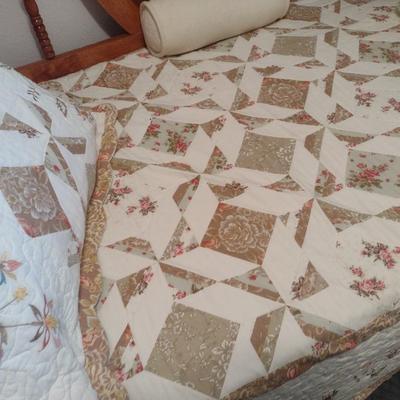 Solid Wood Frame Trundle Bed with Bedding