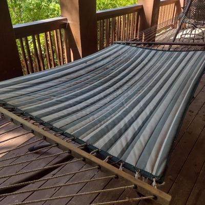 Oversized Swing Hammock with Metal Frame