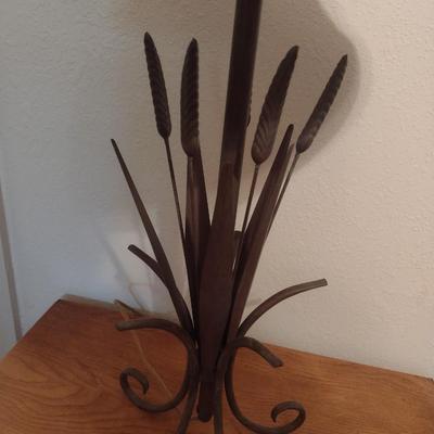 Metal Art 'Cattails' Table Lamp