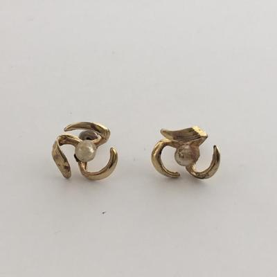 Gold tone unmarked fashion earrings