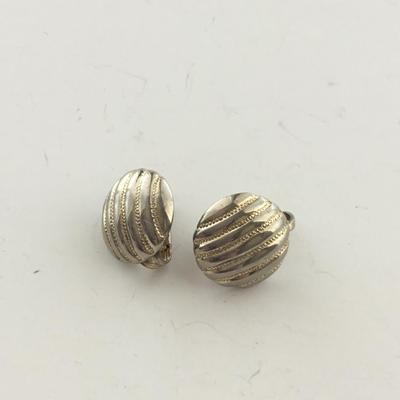 Gold tone vintage clip on earrings