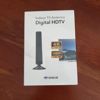 Samsung 32" TV W/Remote and Digital HDTV Antenna (BR3-KD)