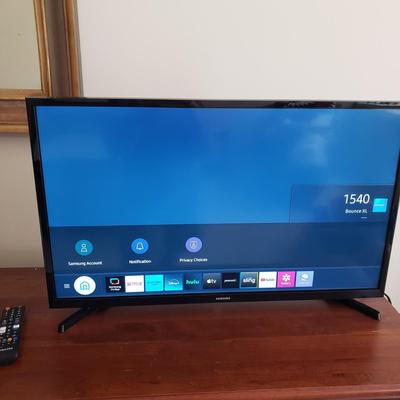 Samsung 32" TV W/Remote and Digital HDTV Antenna (BR3-KD)