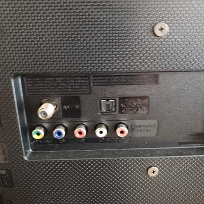 Samsung 32" TV W/Remote and Digital HDTV Antenna (BR3-KD)