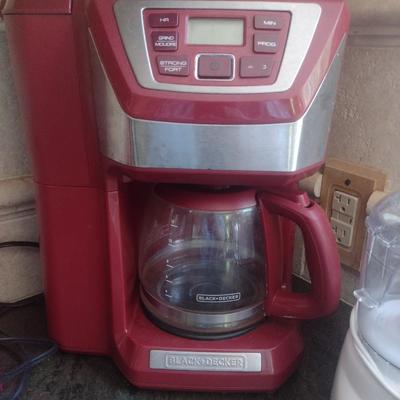 Assortment of Countertop Kitchen Appliances