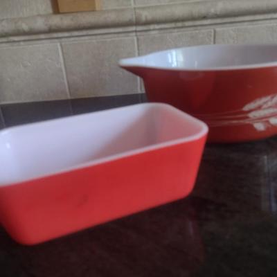 Pair of Vintage Pyrex Baking Dishes