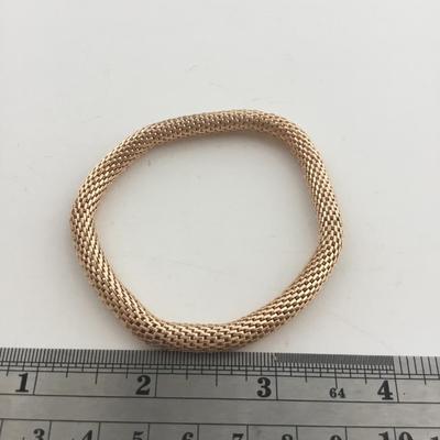 Gold tone mesh type stretchy bracelet