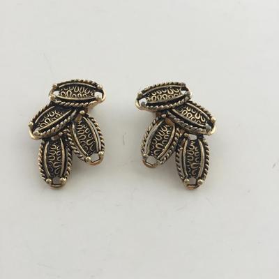 Vintage Sarah Cov clip on earrings