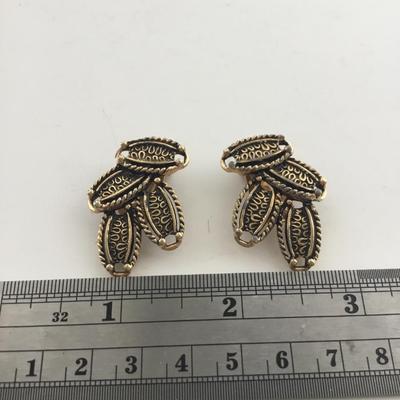 Vintage Sarah Cov clip on earrings