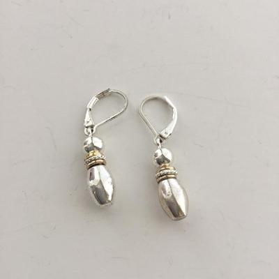 Silver tone dangle fashion earrings