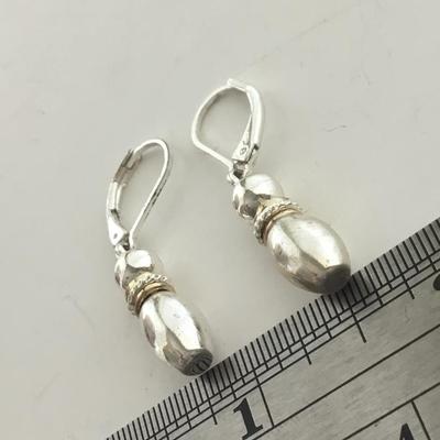 Silver tone dangle fashion earrings