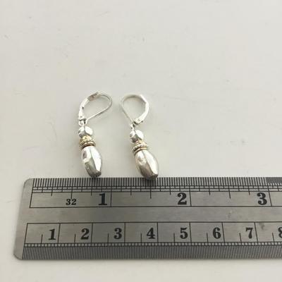 Silver tone dangle fashion earrings