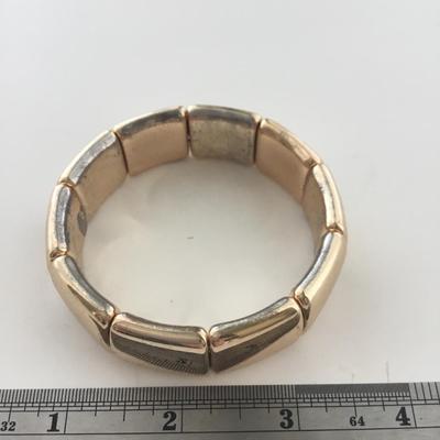 Gold tone stretchy bracelet