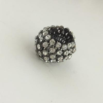 Beautiful rhinestone stretchy fashion ring