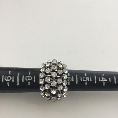 Beautiful rhinestone stretchy fashion ring