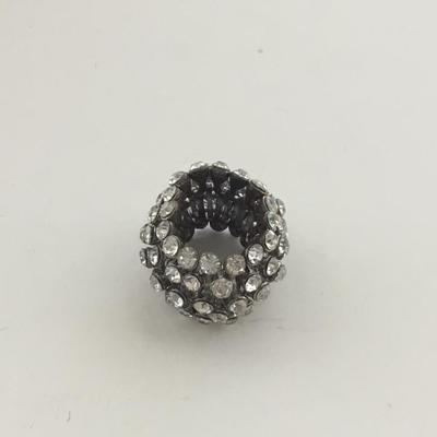 Beautiful rhinestone stretchy fashion ring