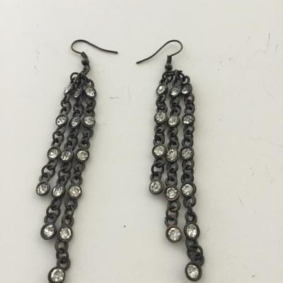 Beautiful dangle fashion earrings