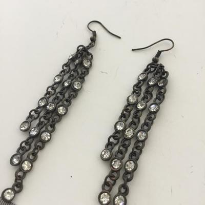 Beautiful dangle fashion earrings