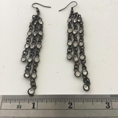 Beautiful dangle fashion earrings