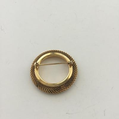 Gold tone mesh type vintage pin