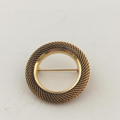 Gold tone mesh type vintage pin