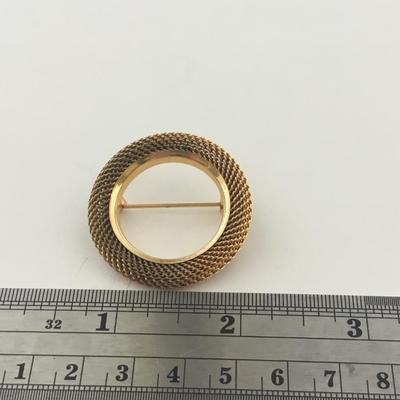 Gold tone mesh type vintage pin