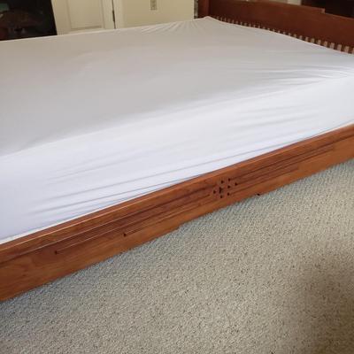 Mission Style Arts & Crafts Queen Bedframe (BR3-KD)