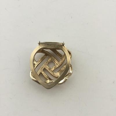 Gold tone vintage scarf clip