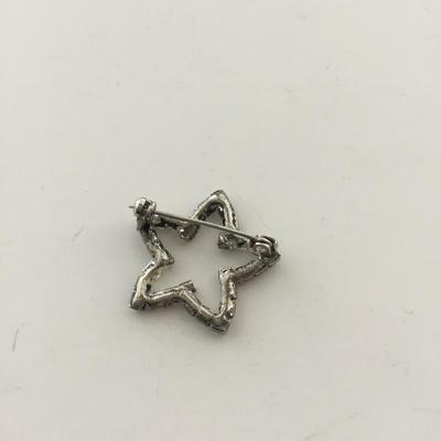 Silver tone star vintage pin