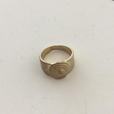 Gold tone unmarked ring