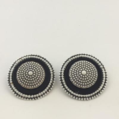 Unmarked vintage round clip on earrings